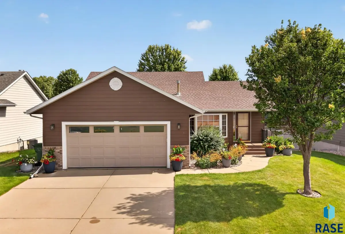 4840 S Samantha Dr, Sioux Falls, SD 57106 - #1