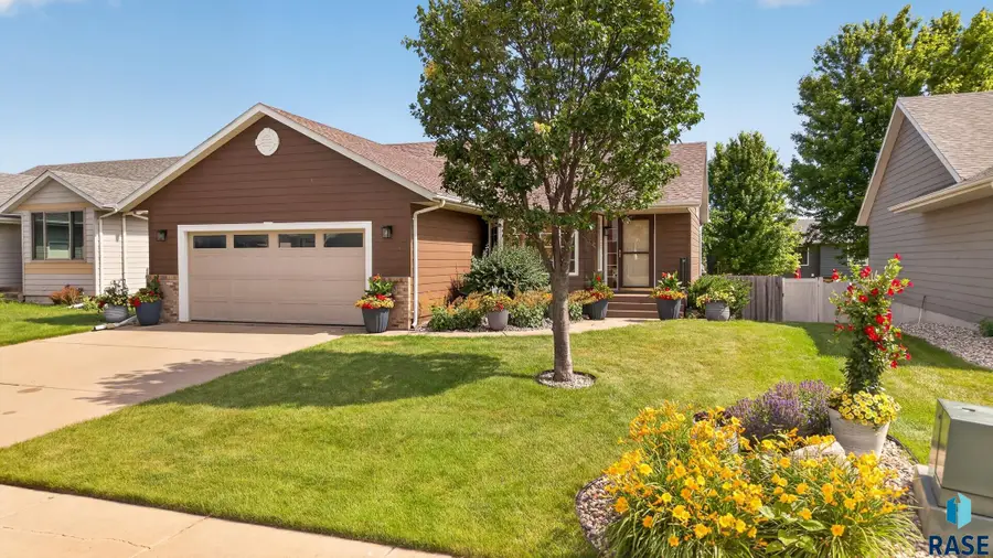 4840 S Samantha Dr, Sioux Falls, SD 57106 - #2