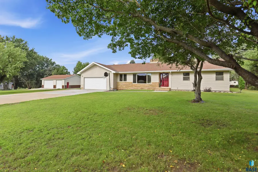 1135 150th Ave, Luverne, MN 56156 - #2