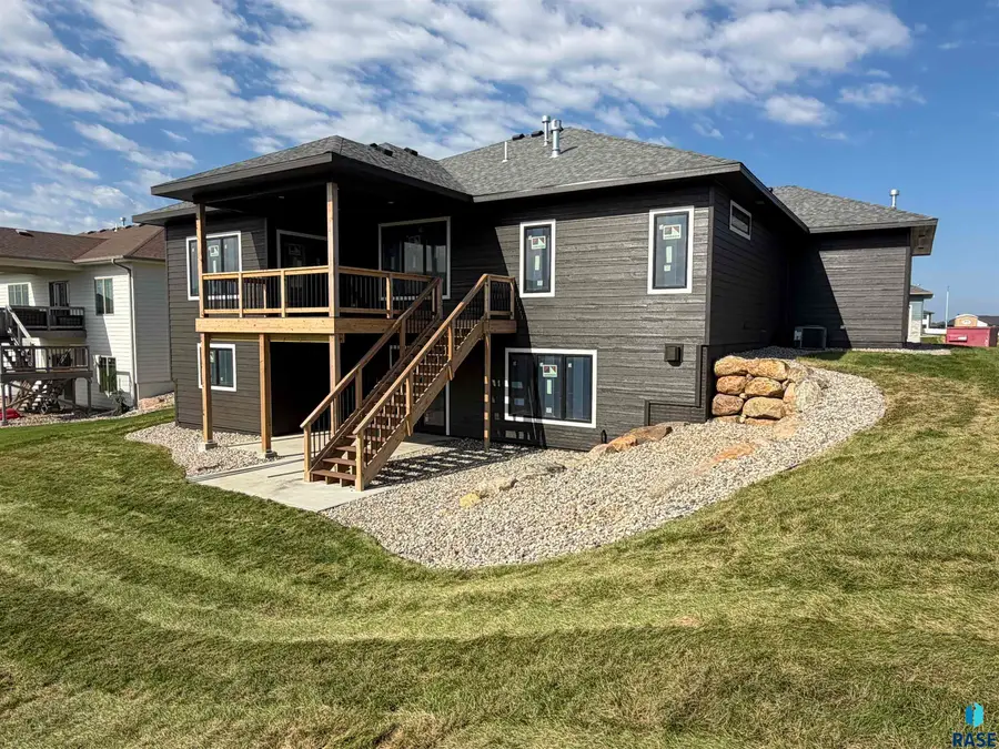 2800 S Maplewood Ave, Sioux Falls, SD 57110 - #2