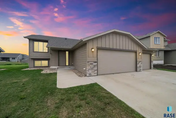 701 Creekside Trl, Harrisburg, SD 57032