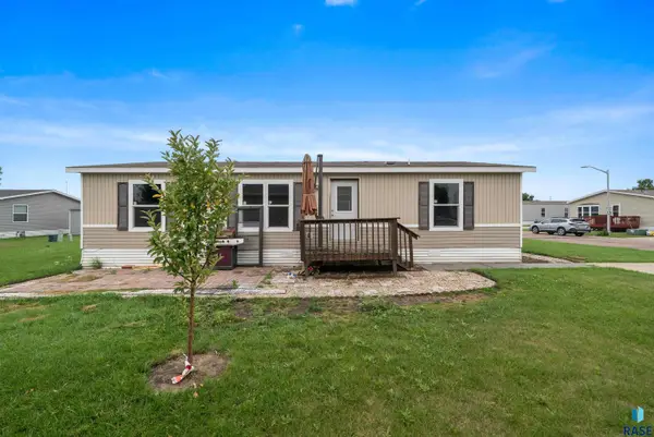 6004 S Belfair Pl, Sioux Falls, SD 57106