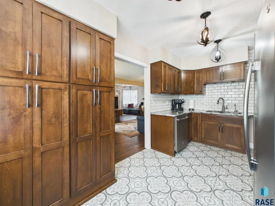 727 E Wiswall Pl, Sioux Falls, SD 57105 - #2