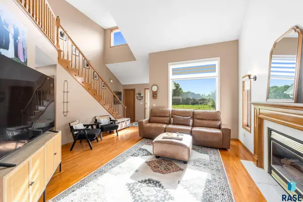 2200 S Crown Hill Dr, Sioux Falls, SD 57106