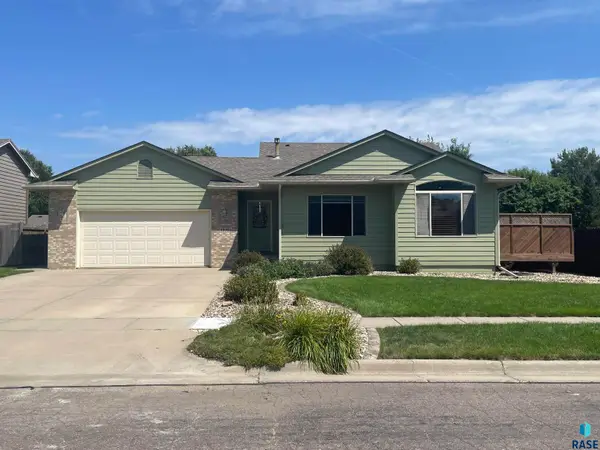 4208 E Steeple St, Sioux Falls, SD 57103