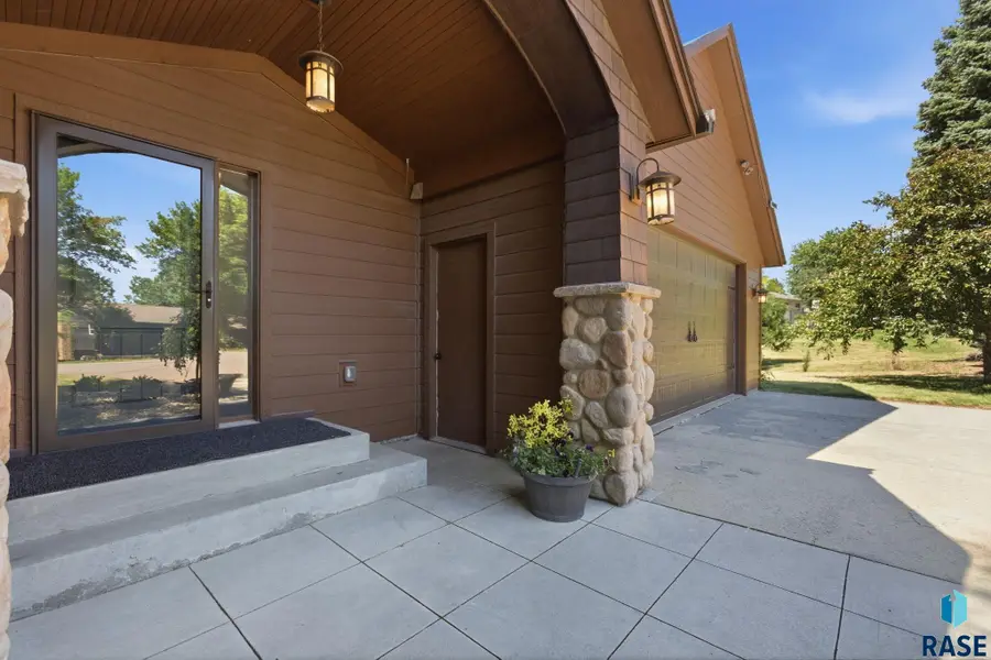 47649 Surrell St, Sioux Falls, SD 57104 - #2
