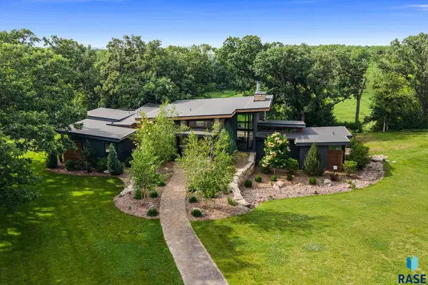 300 E Twin Oaks Dr, Sioux Falls, SD 57105