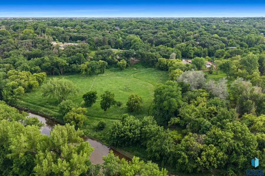 300 E Twin Oaks Dr, Sioux Falls, SD 57105 - #3