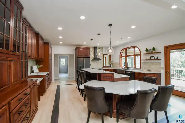 4800 S Caraway Cir, Sioux Falls, SD 57108