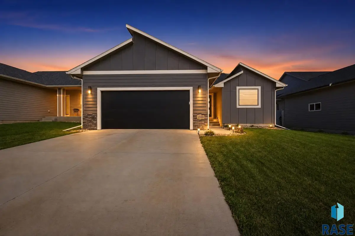 1900 N Concord Dr, Sioux Falls, SD 57110 - #1