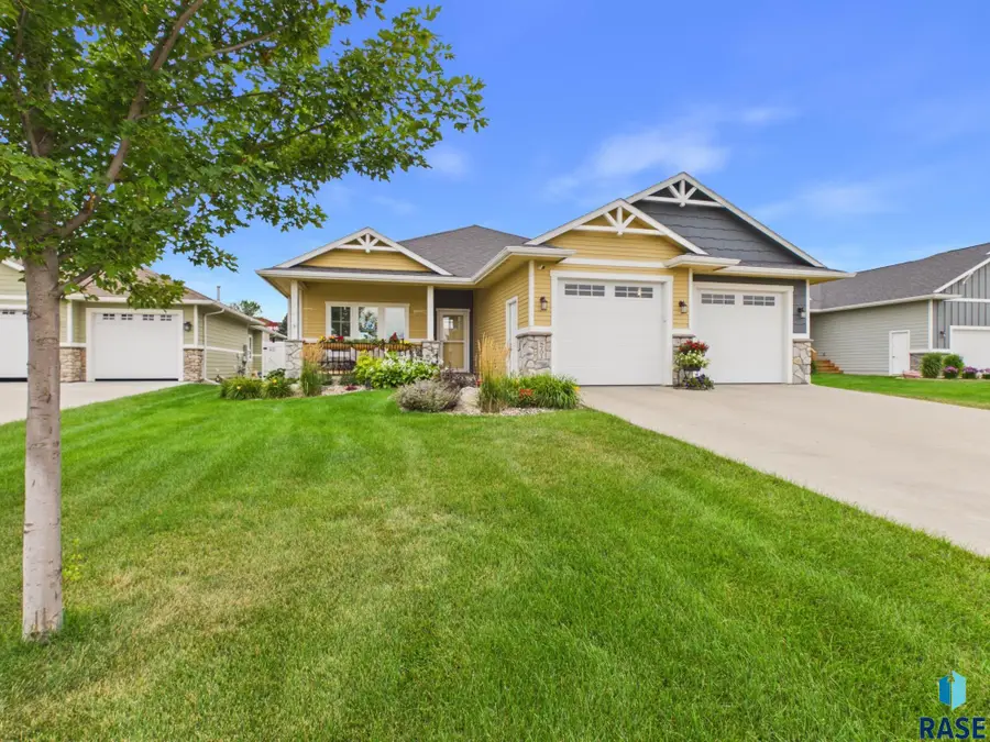 8701 W Dockside Dr, Sioux Falls, SD 57107 - #2