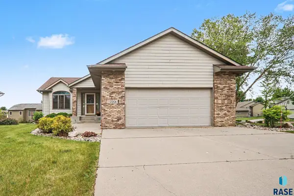 2201 S Stanford Ave, Sioux Falls, SD 57106