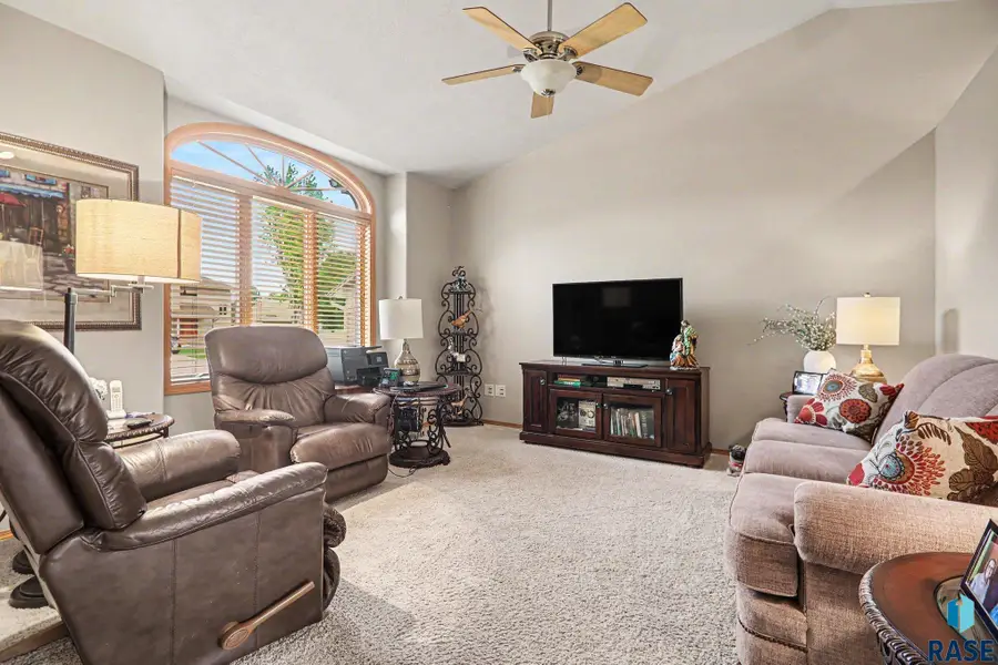 2201 S Stanford Ave, Sioux Falls, SD 57106 - #3