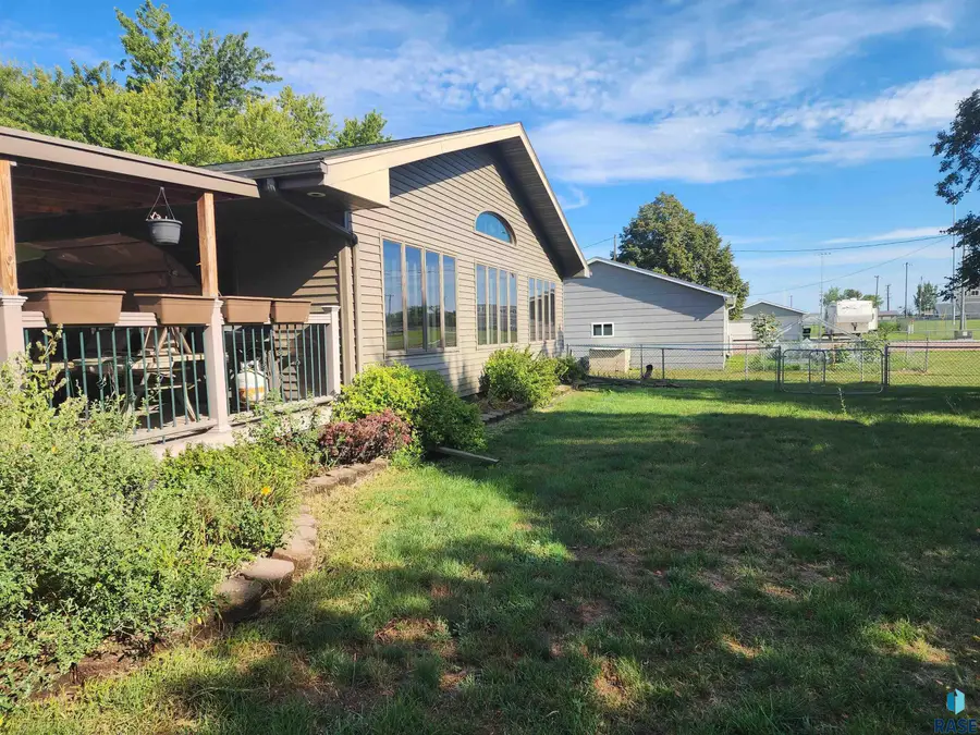 430 N Peck St, Salem, SD 57058 - #3
