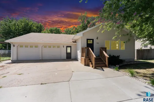 715 E 6th St, Dell Rapids, SD 57022