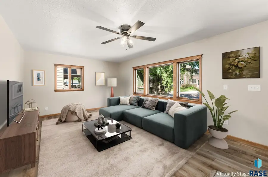 715 E 6th St, Dell Rapids, SD 57022 - #3