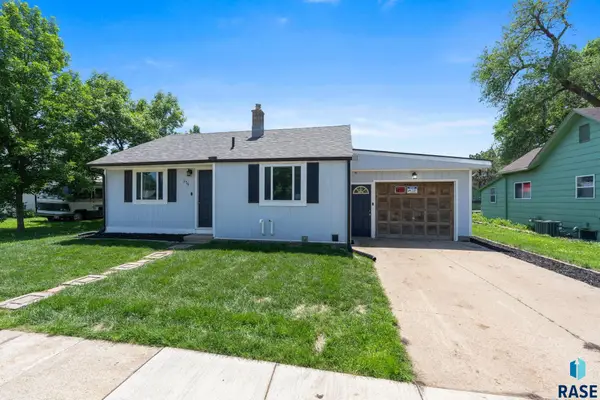 276 E 3rd St, Parker, SD 57053