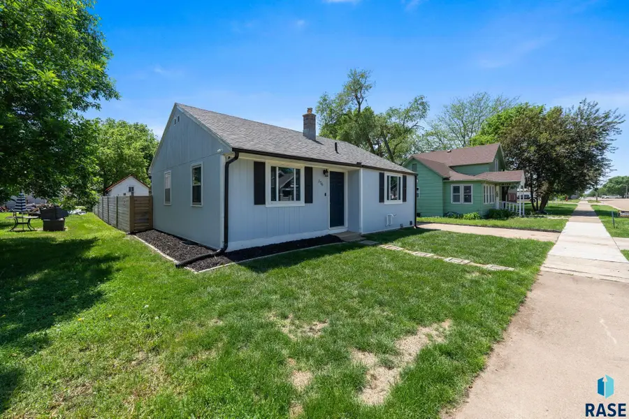 276 E 3rd St, Parker, SD 57053 - #2