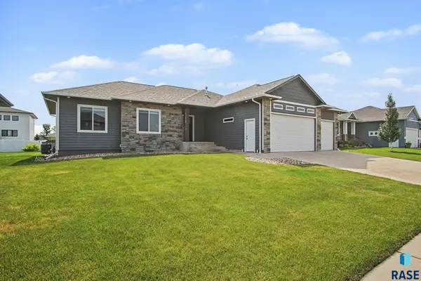 7904 S Pinewood Ave, Sioux Falls, SD 57108