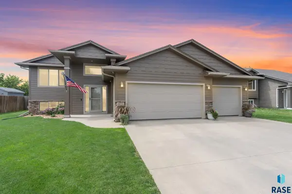 605 Cedar Dr, Harrisburg, SD 57032