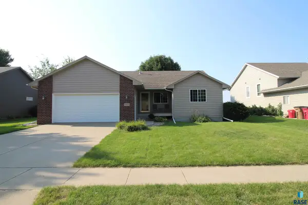 1933 E 63rd St, Sioux Falls, SD 57108