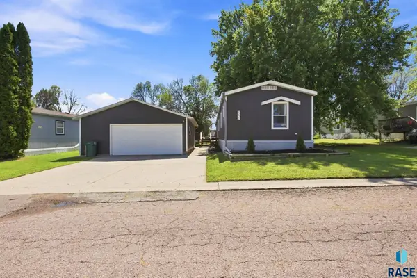 5903 W Falcon Pl, Sioux Falls, SD 57107