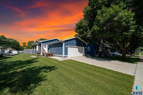 403 S 3rd St, Beresford, SD 57004