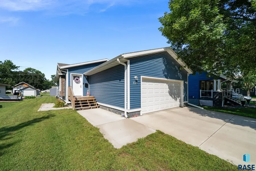 403 S 3rd St, Beresford, SD 57004 - #3