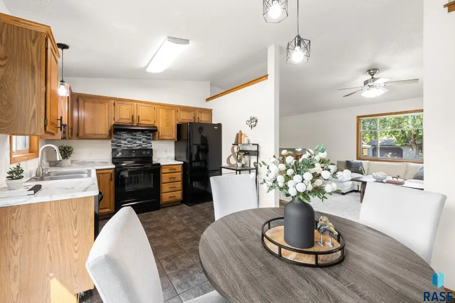 5519 W Dardanella Rd, Sioux Falls, SD 57106 - #3