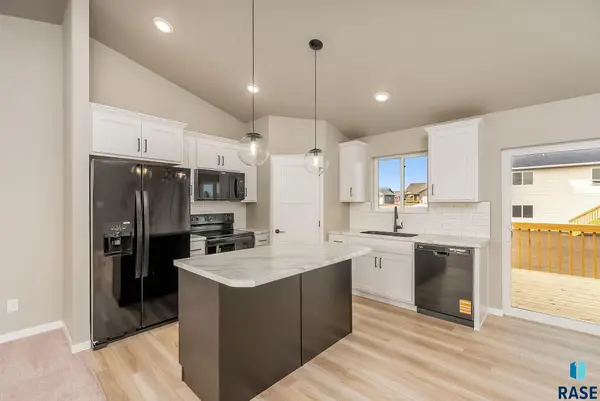 112 S Freshwater Ave, Brandon, SD 57005
