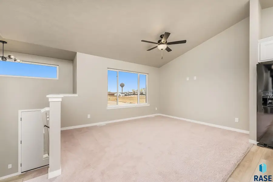 112 S Freshwater Ave, Brandon, SD 57005 - #3