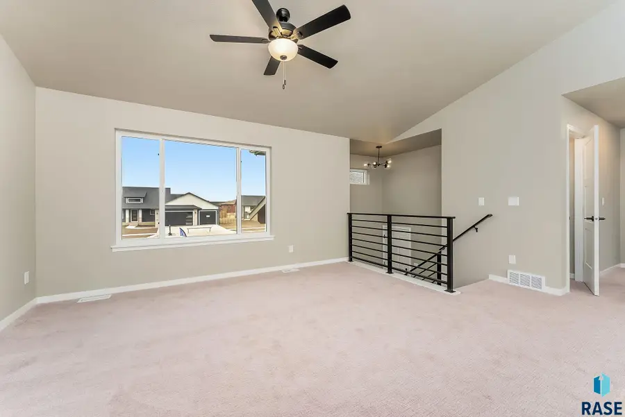 6808 W Viola Ct, Sioux Falls, SD 57107 - #2