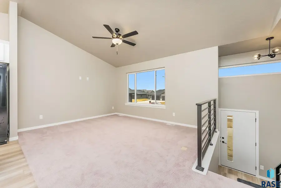 6808 W Viola Ct, Sioux Falls, SD 57107 - #3