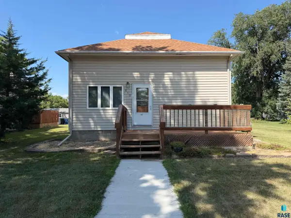 610 E 3rd St, Bridgewater, SD 57319