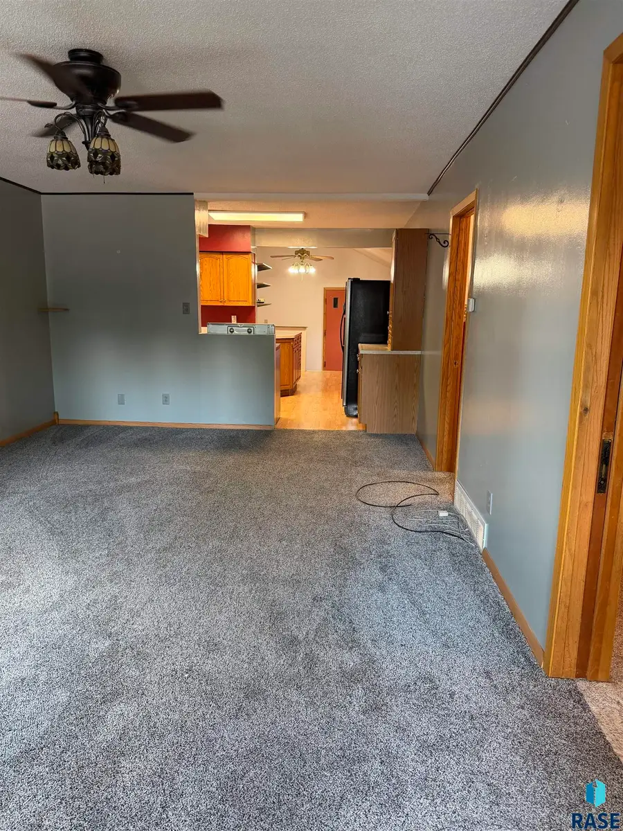 610 E 3rd St, Bridgewater, SD 57319 - #2