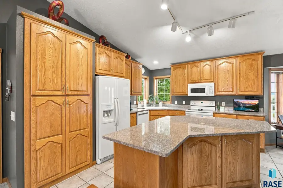 47880 251st St, Garretson, SD 57030 - #3
