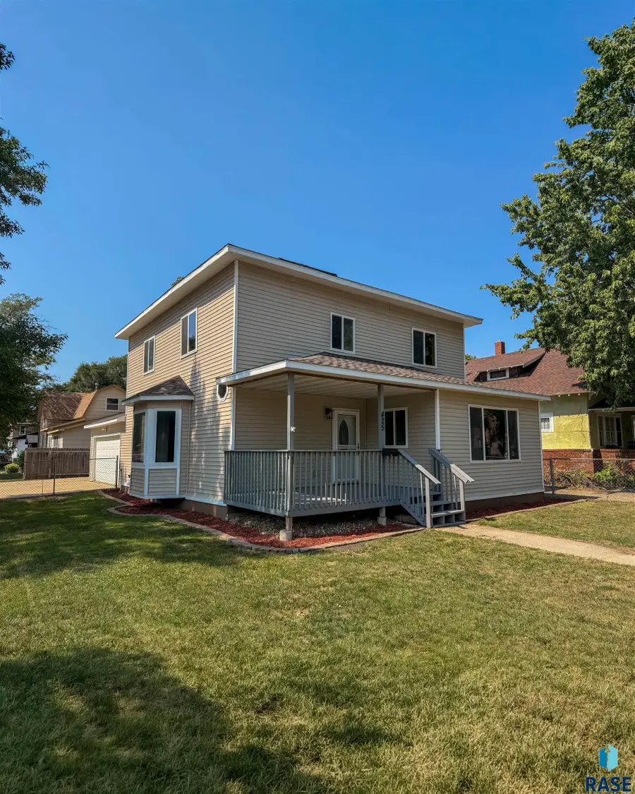 425 2nd St Se, Watertown, SD 57201 - #2