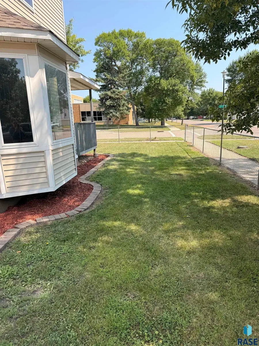 425 2nd St Se, Watertown, SD 57201 - #3