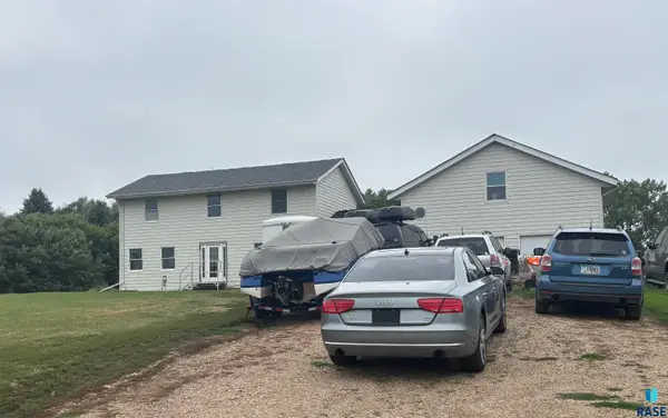 26695 Apple Ln, Hartford, SD 57033