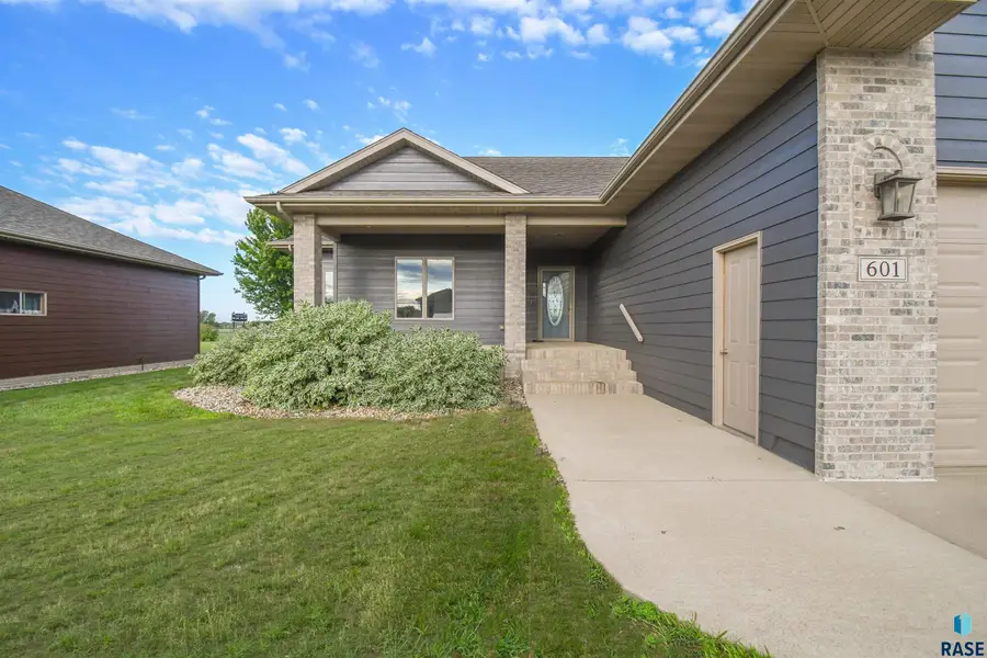 601 Emmett Trl, Harrisburg, SD 57032 - #2