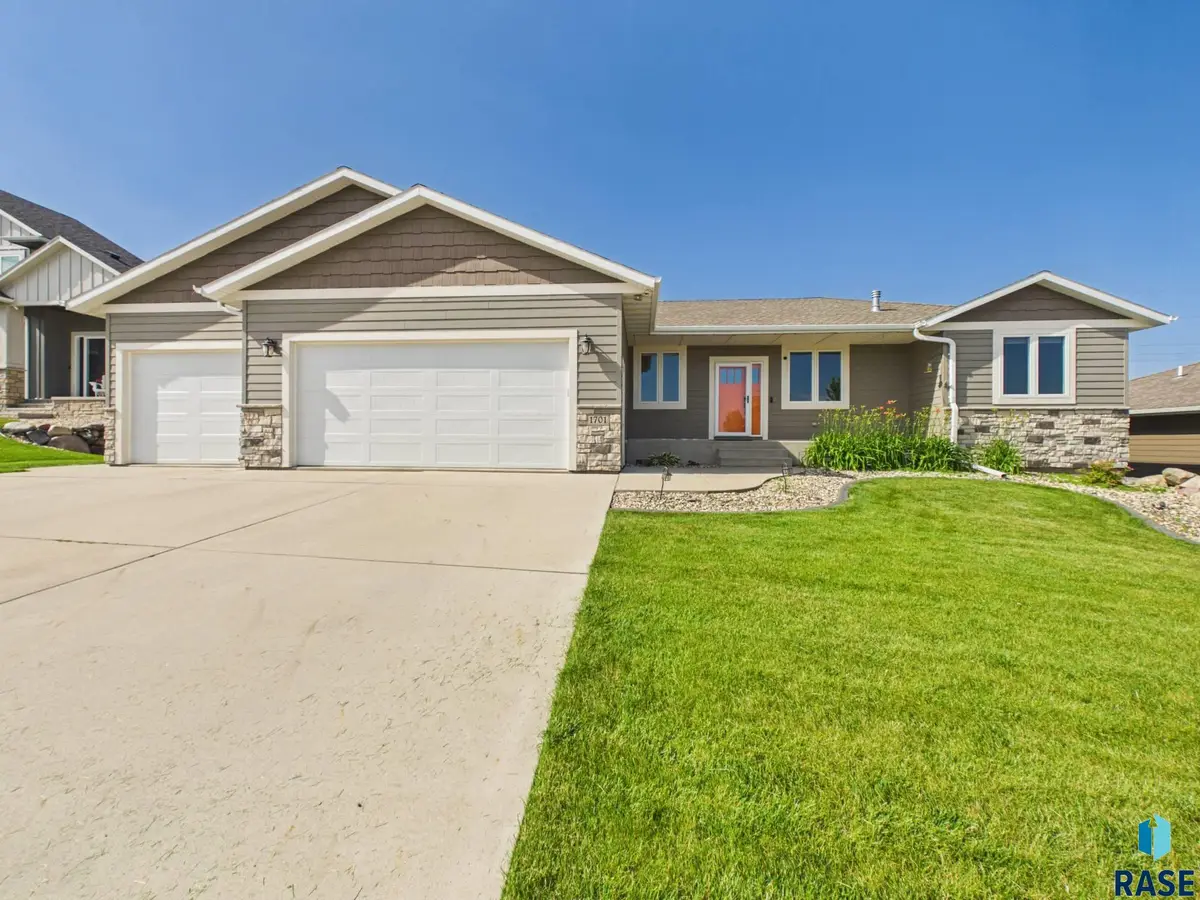 1701 W River Bend St, Brandon, SD 57005 - #1