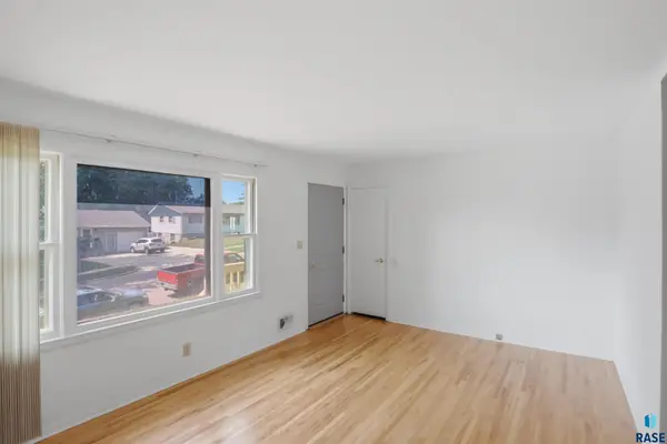 712 S Jessica Ave Ave, Sioux Falls, SD 57103