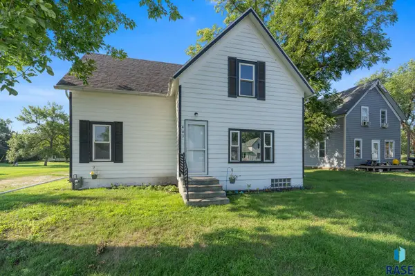 403 E Farmer Ave, Howard, SD 57349