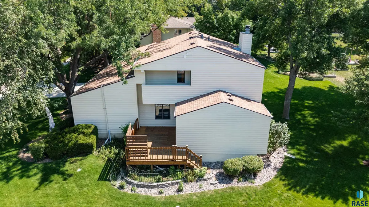 401 E Aspen Dr, Sioux Falls, SD 57105 - #1
