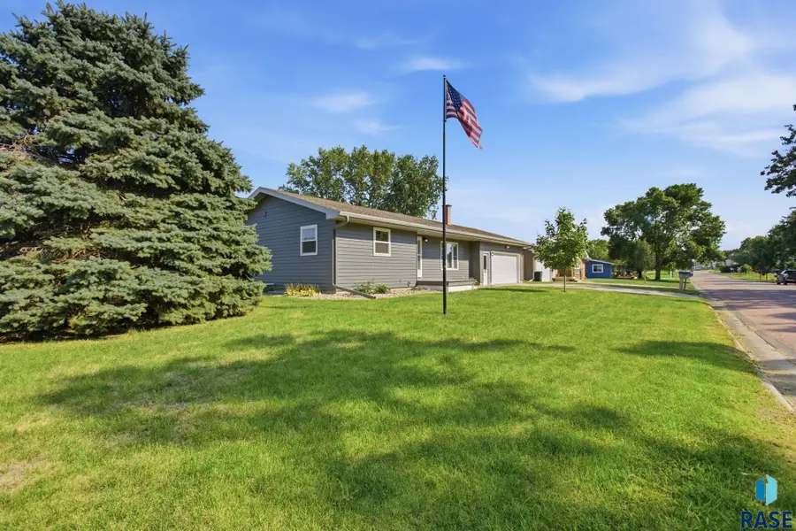 510 N 2nd St, Beresford, SD 57004 - #3