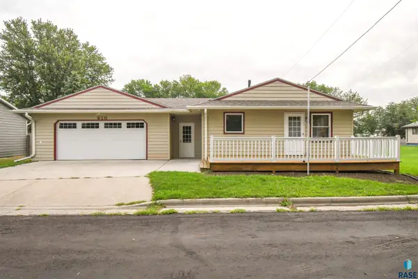 610 S Academy St, Lennox, SD 57039