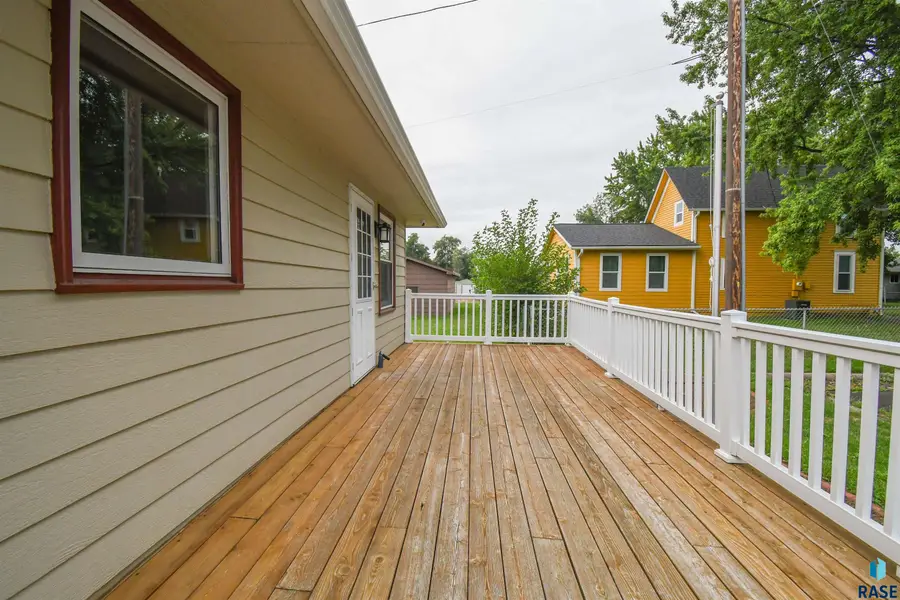 610 S Academy St, Lennox, SD 57039 - #3
