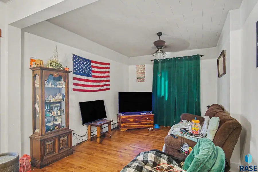 831 N Nebraska St, Salem, SD 57058 - #3