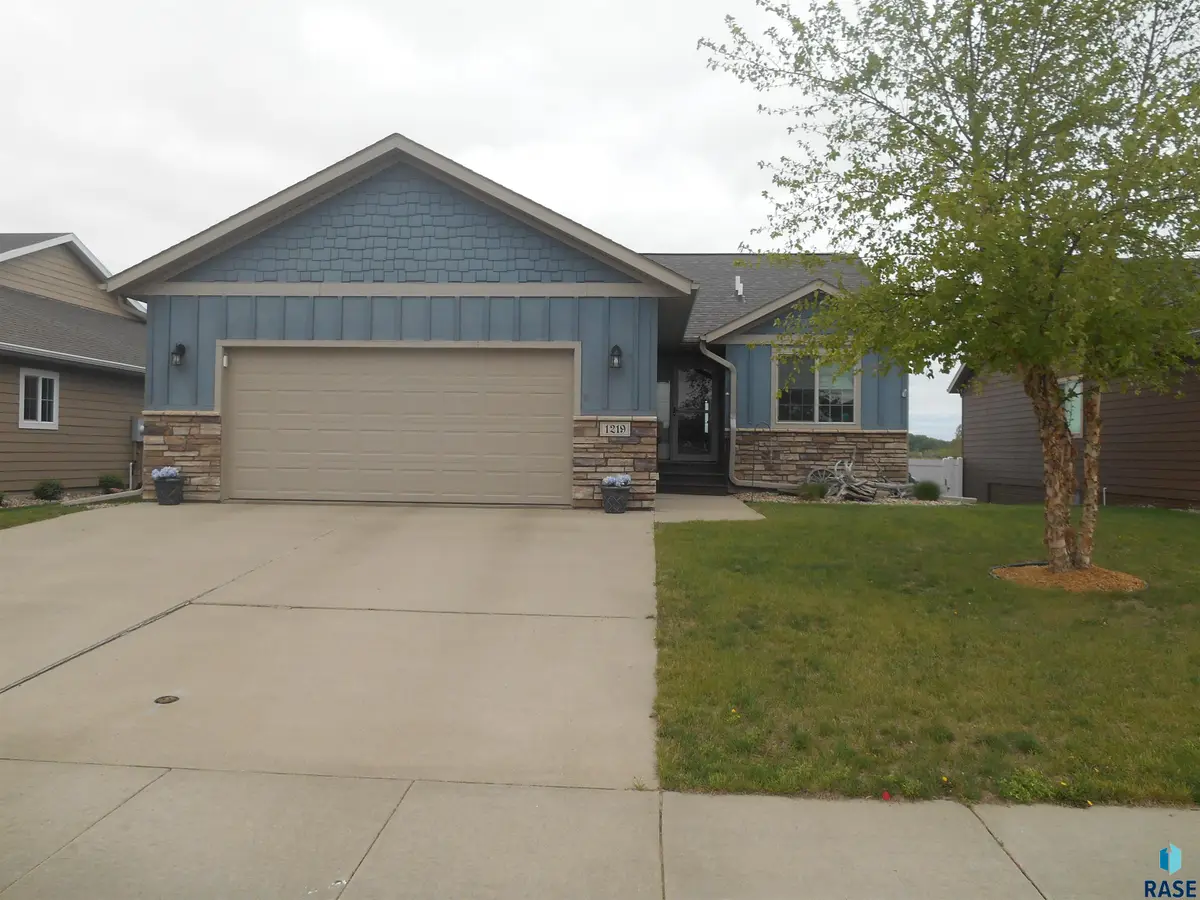1219 N Lalley Ln, Sioux Falls, SD 57107 - #1