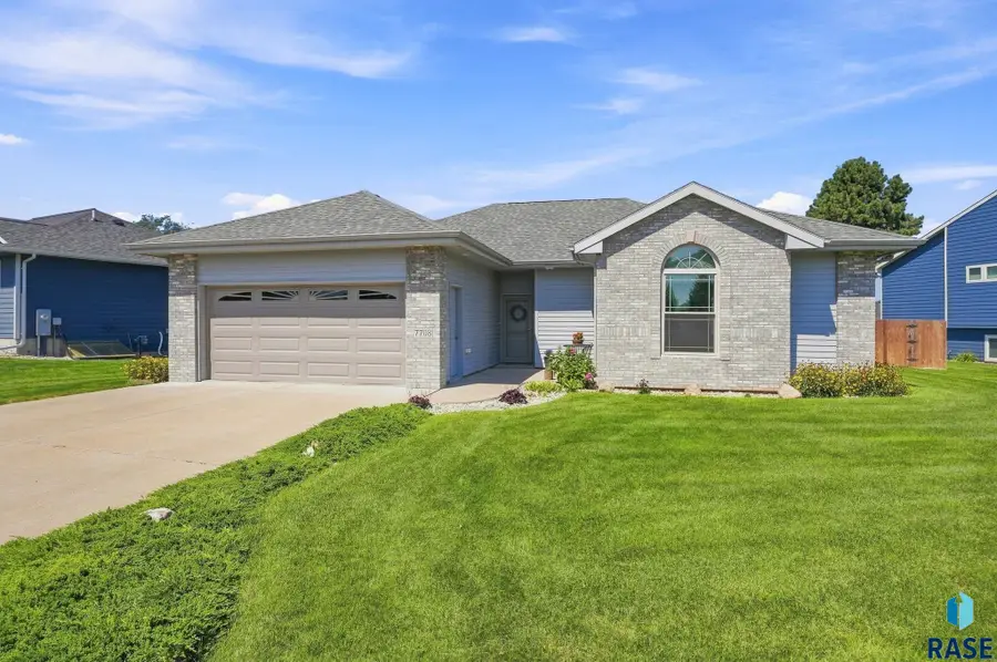 7708 W Browning St, Sioux Falls, SD 57106 - #2